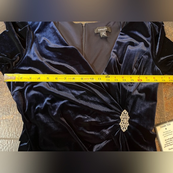 New R&M Richards blue long velvet V neck ruched poly/spandex dress. Size 14 - Picture 11 of 16